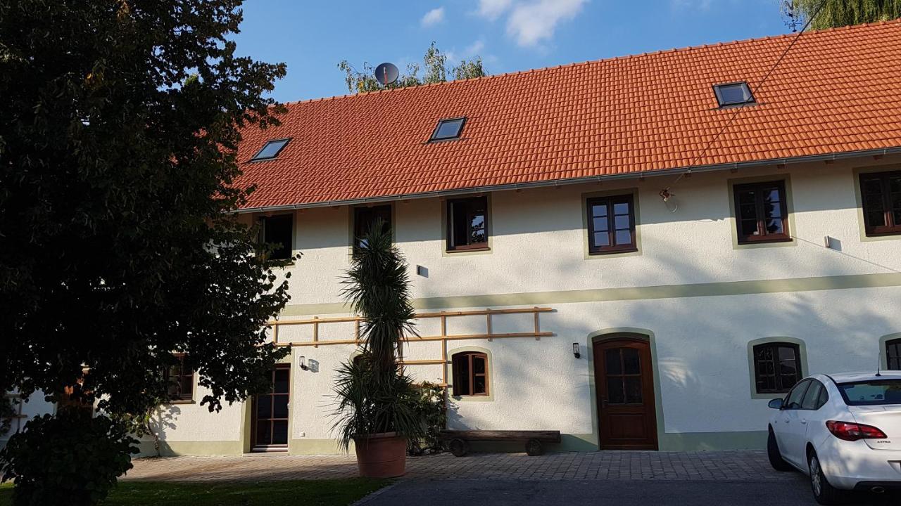 Monteurwohnungen Schmack Apartment *